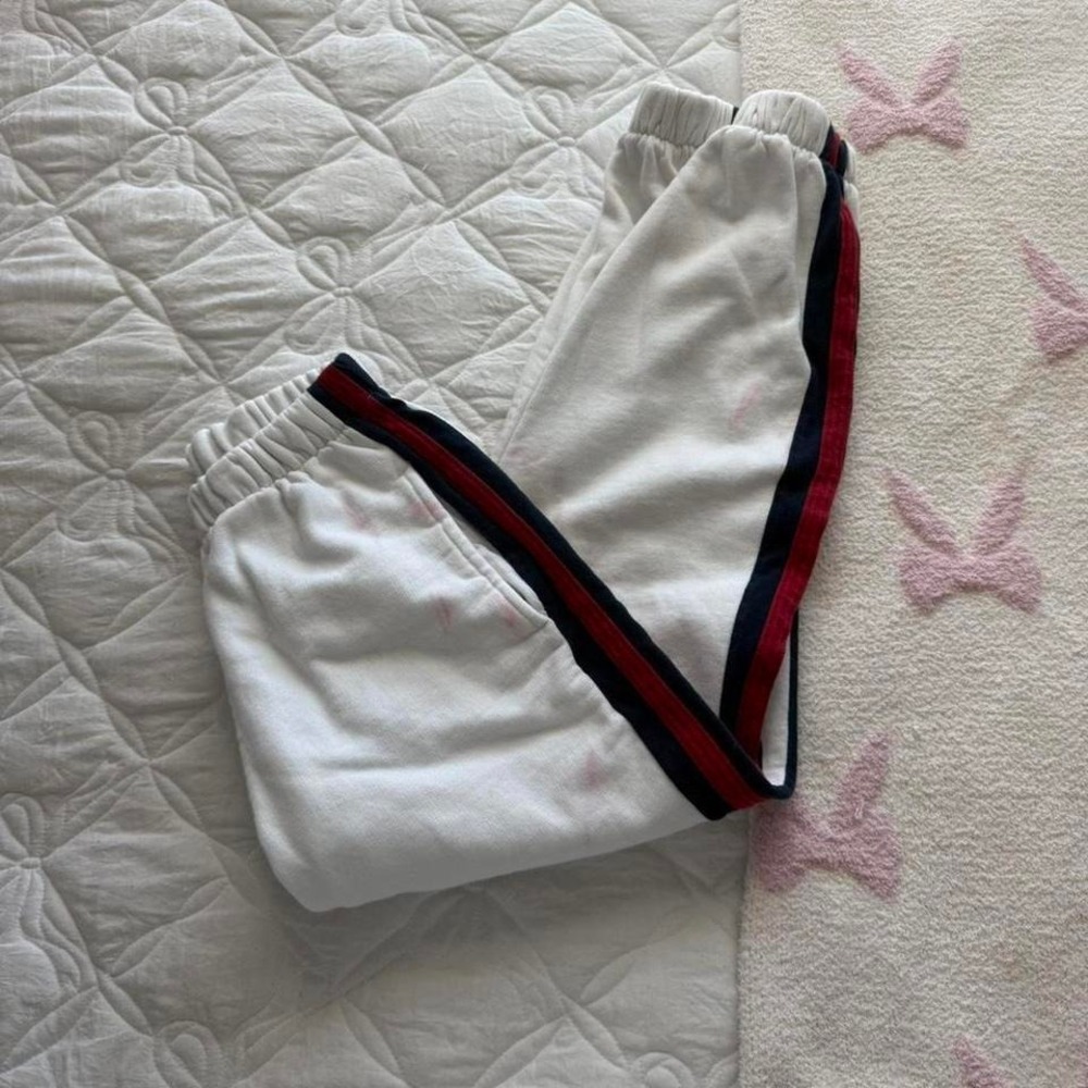 white Brandy Melville rosa jogger sweatpants